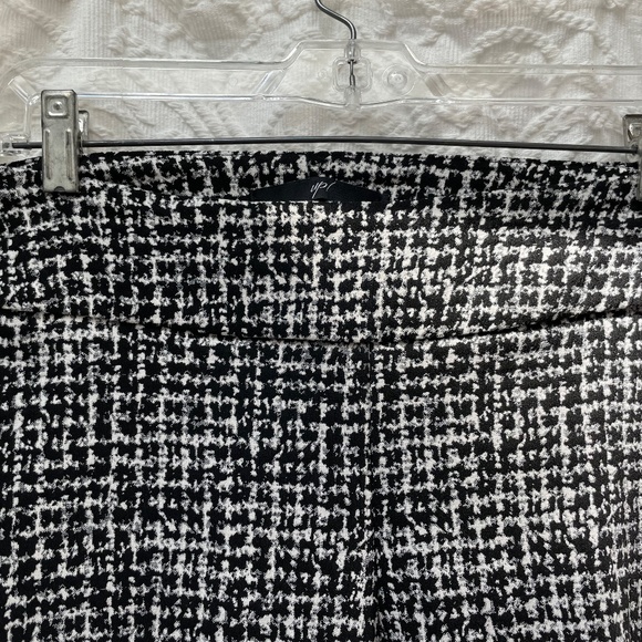 SALE: Up! Ankle Pant - pull-on, B&W with Pearl Button Accent - Picture 6 of 10